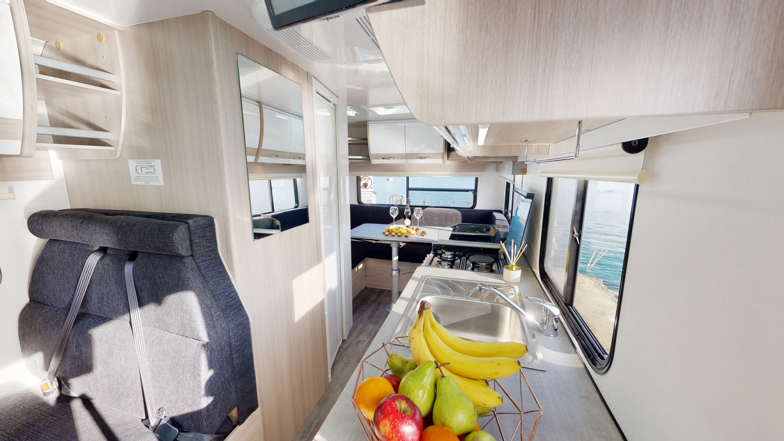 Cruisin 6 Berth Deluxe interieur | Campers Down Under