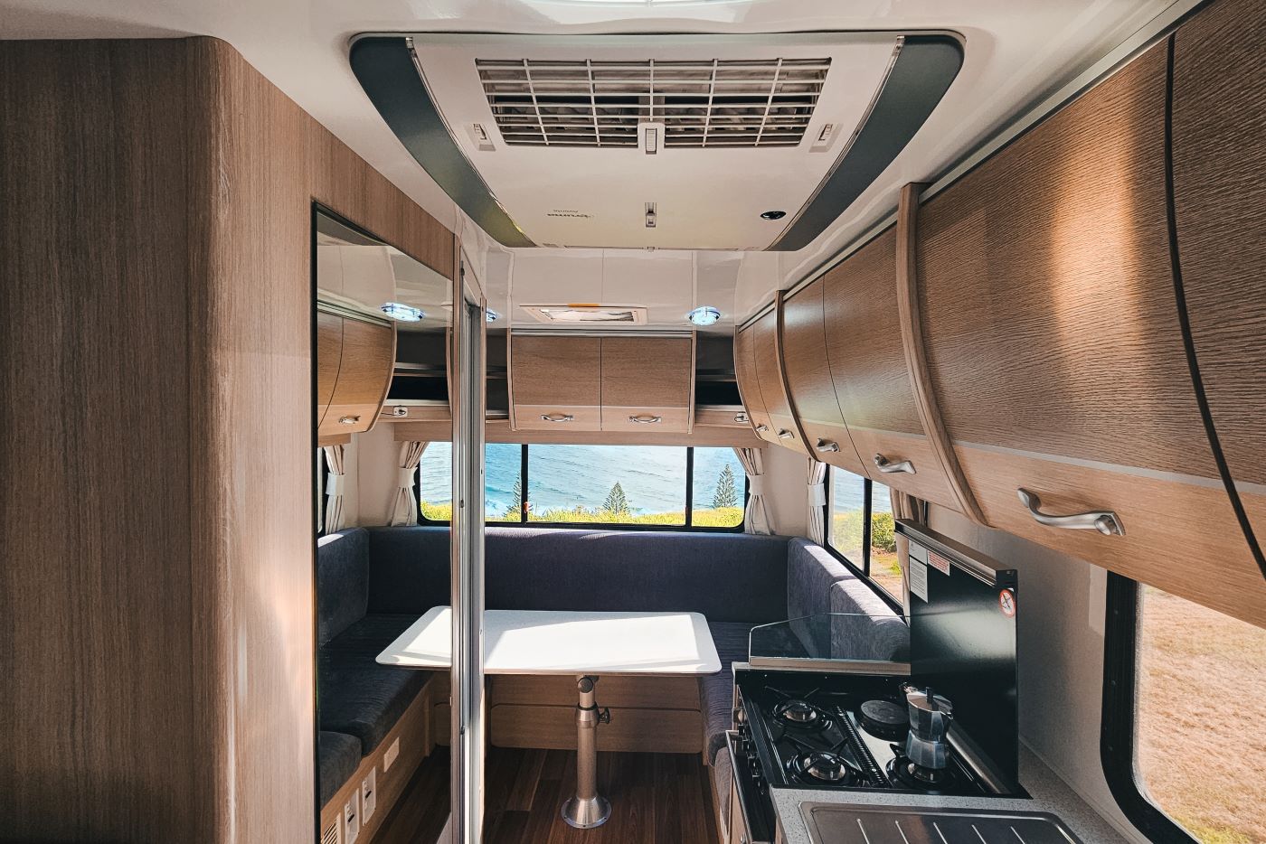 Go Cheap Derwent interieur | Campers Down Under