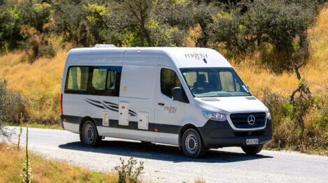 Mighty Deuce camper zijkant | Campers Down Under