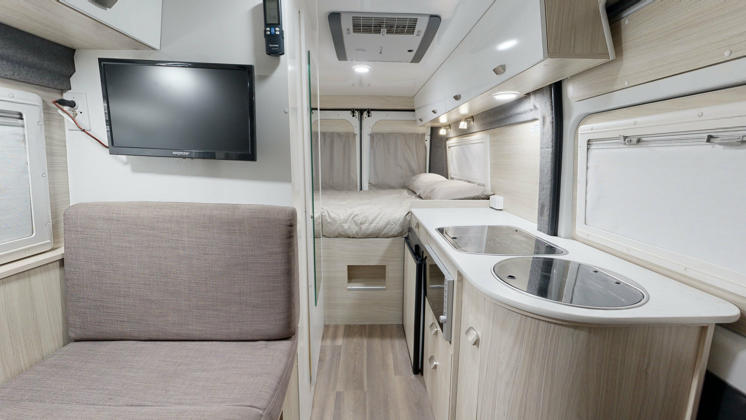 Go Cheap Tamar interieur | Campers Down Under