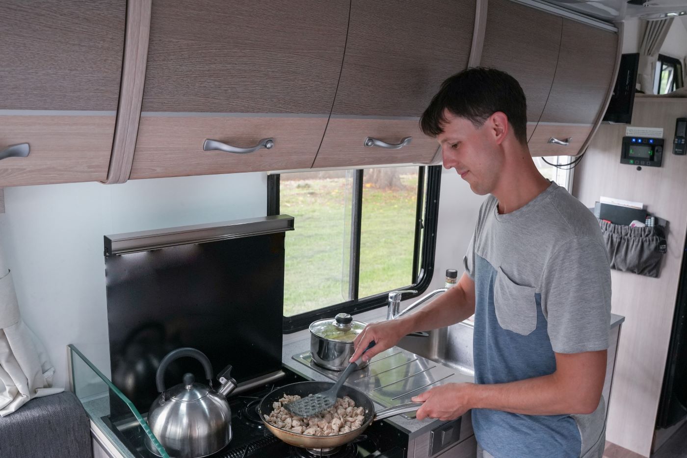 Go Cheap Henty koken | Campers Down Under