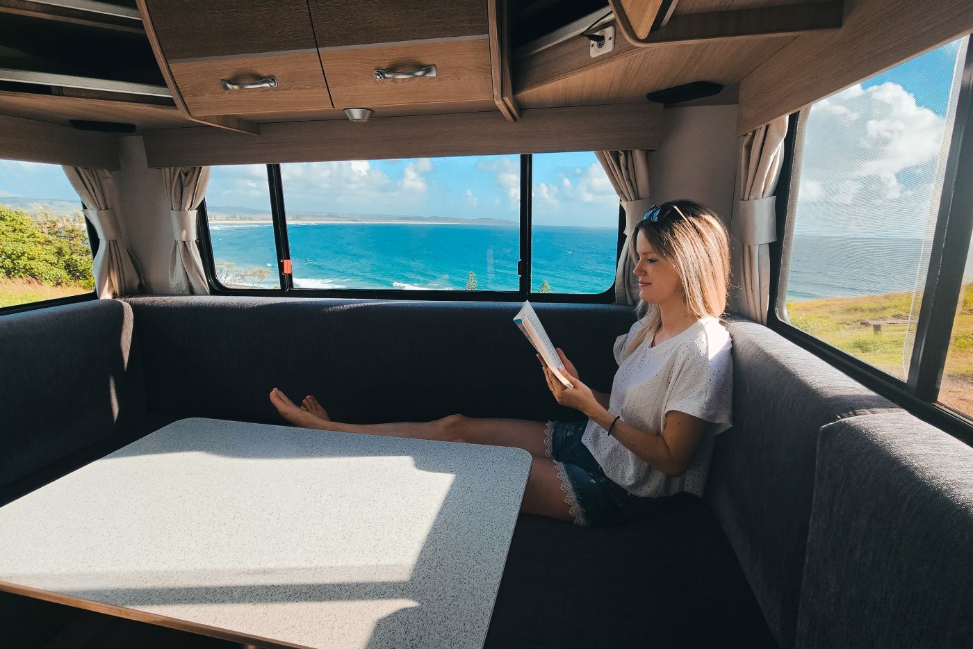 Go Cheap Henty zithoek achterin | Campers Down Under