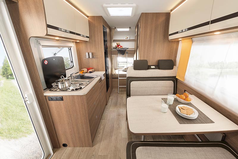 McRent Family Plus interieur | Campers Down Under