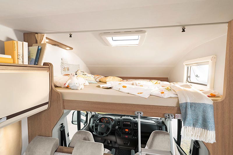 McRent Family Plus bed voorin | Campers Down Under