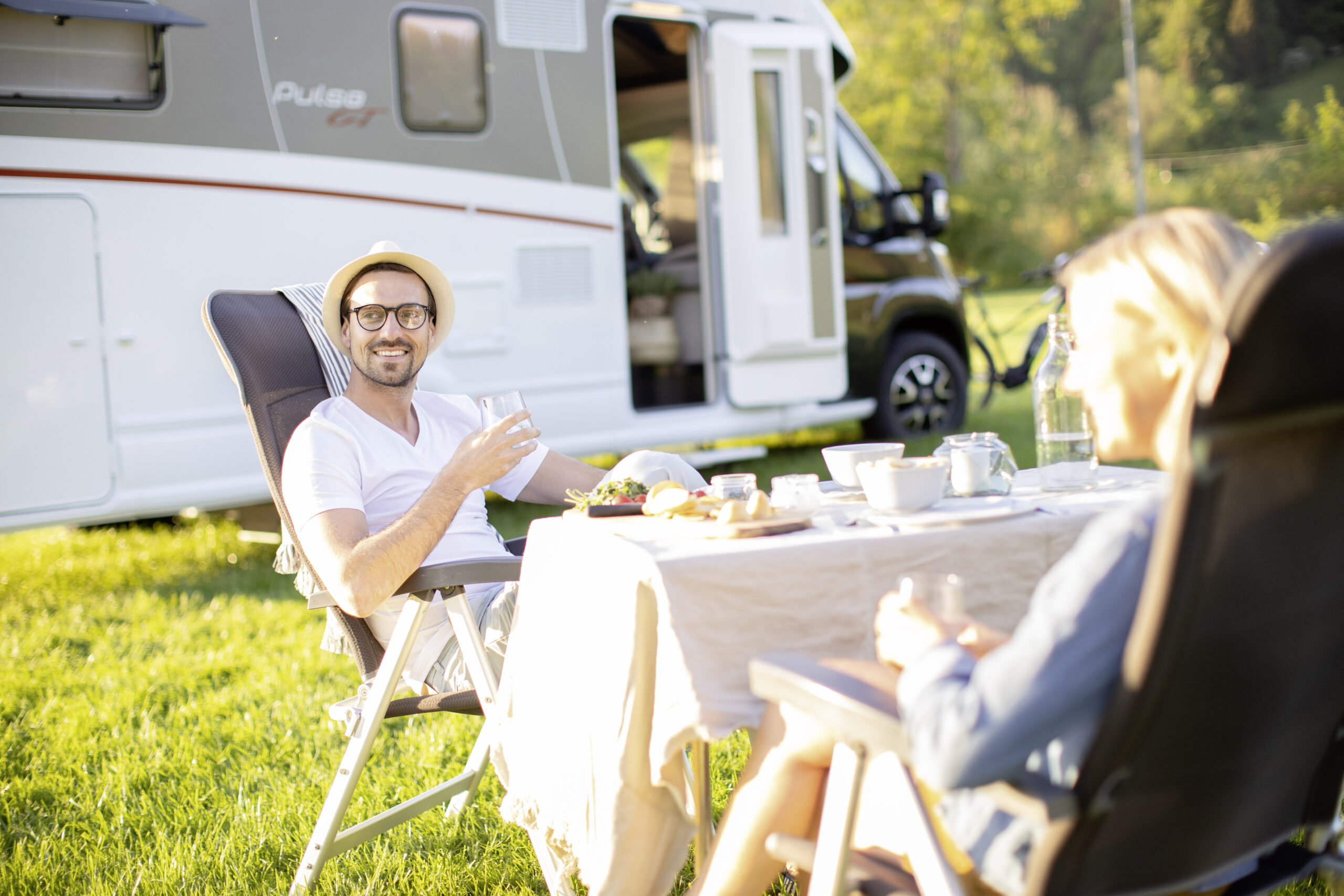 McRent Comfort Plus buiten campingtafel | Campers Down Under