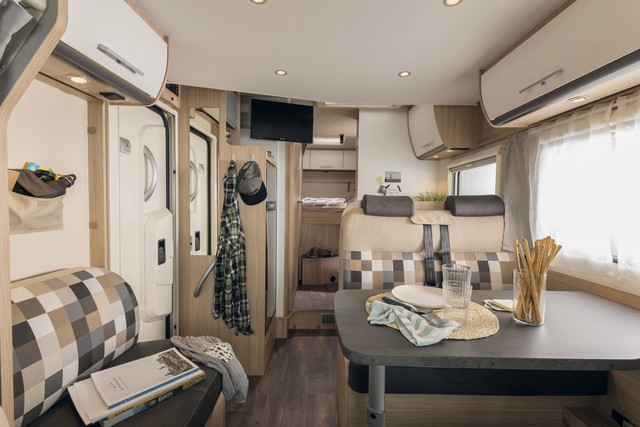 McRent Family Standard interieur | Campers Down Under
