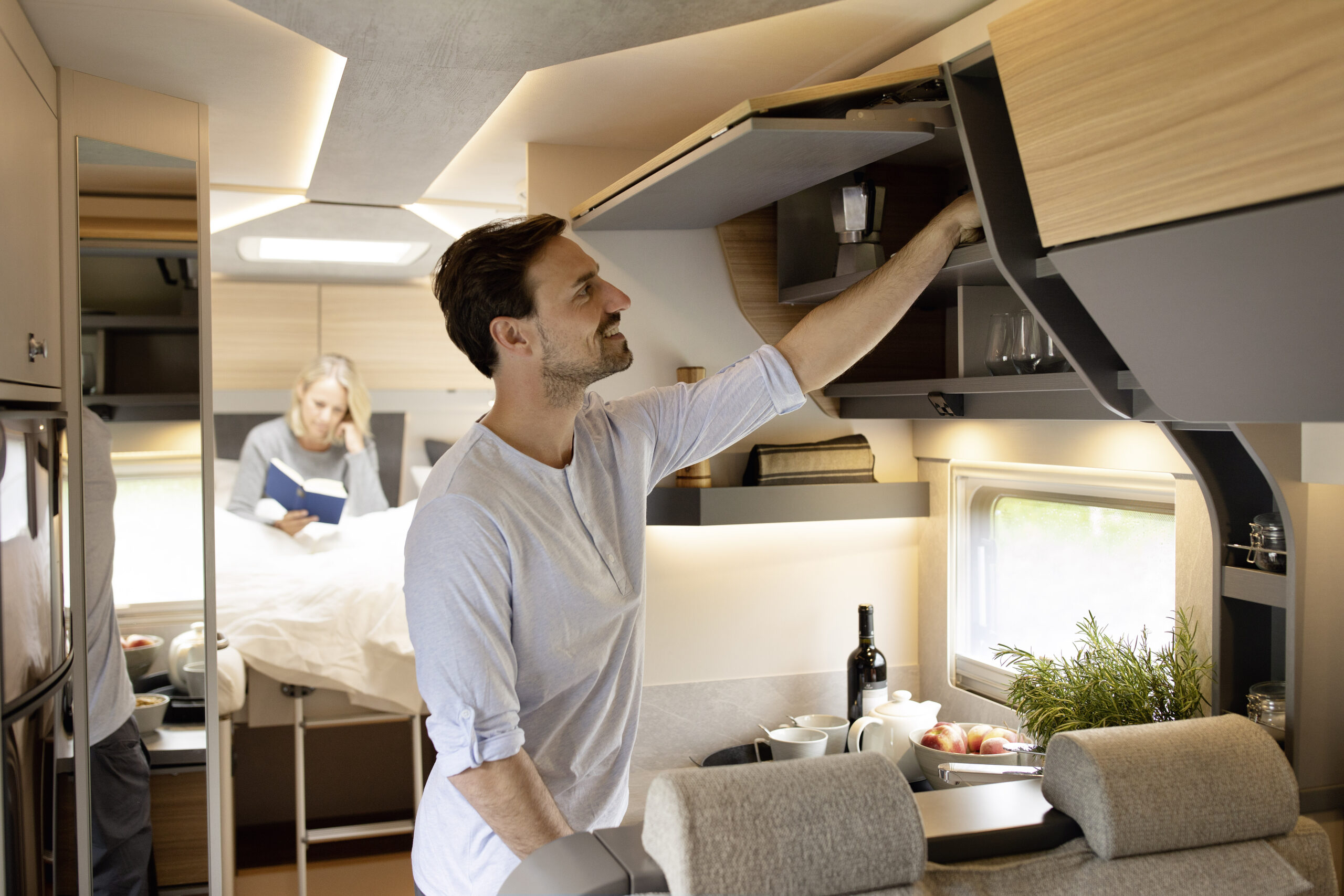 mc rent comfort plus camper nieuw zeeland binnenzijde opbergruimte