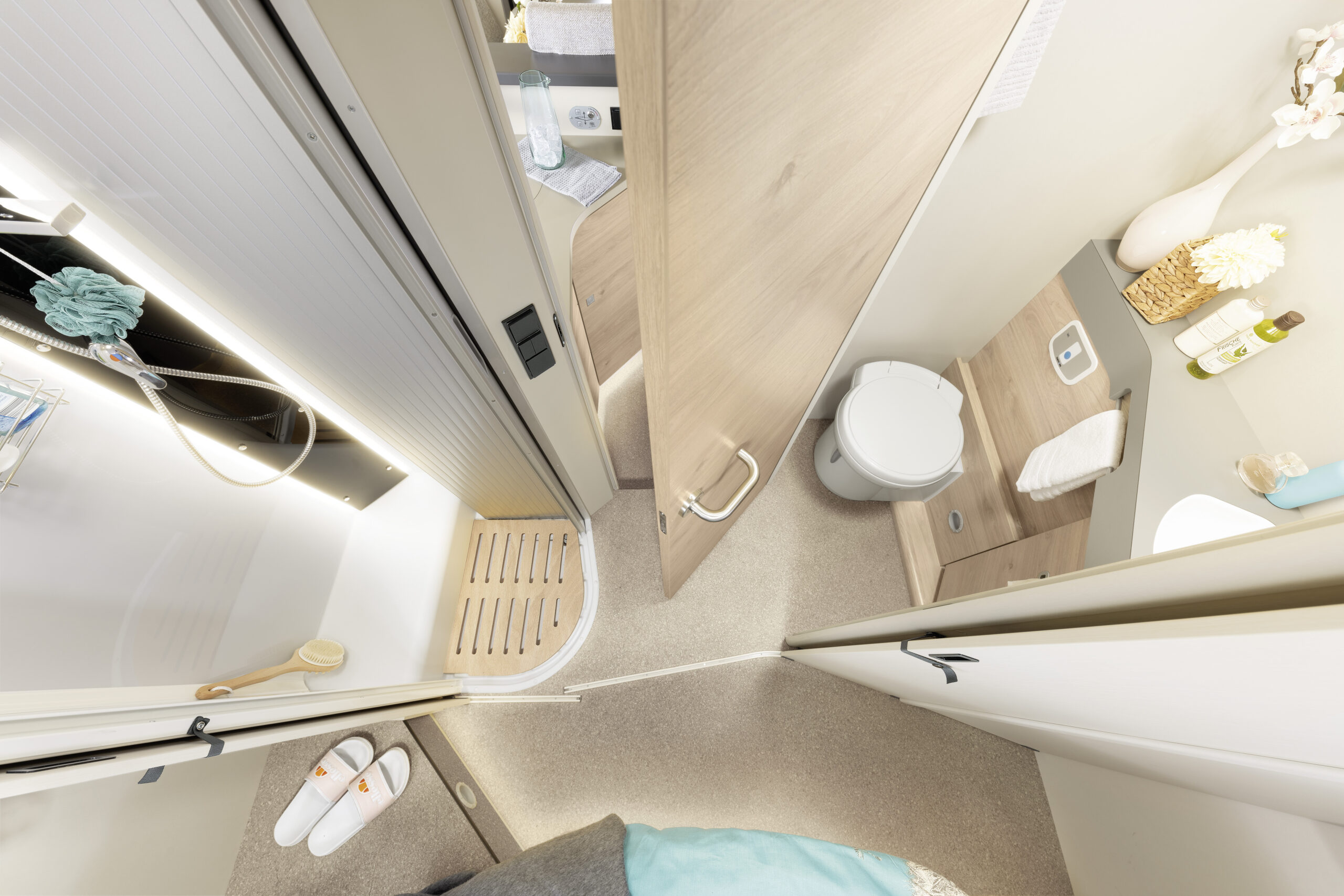 mc rent comfort plus camper nieuw zeeland interieur badkamer