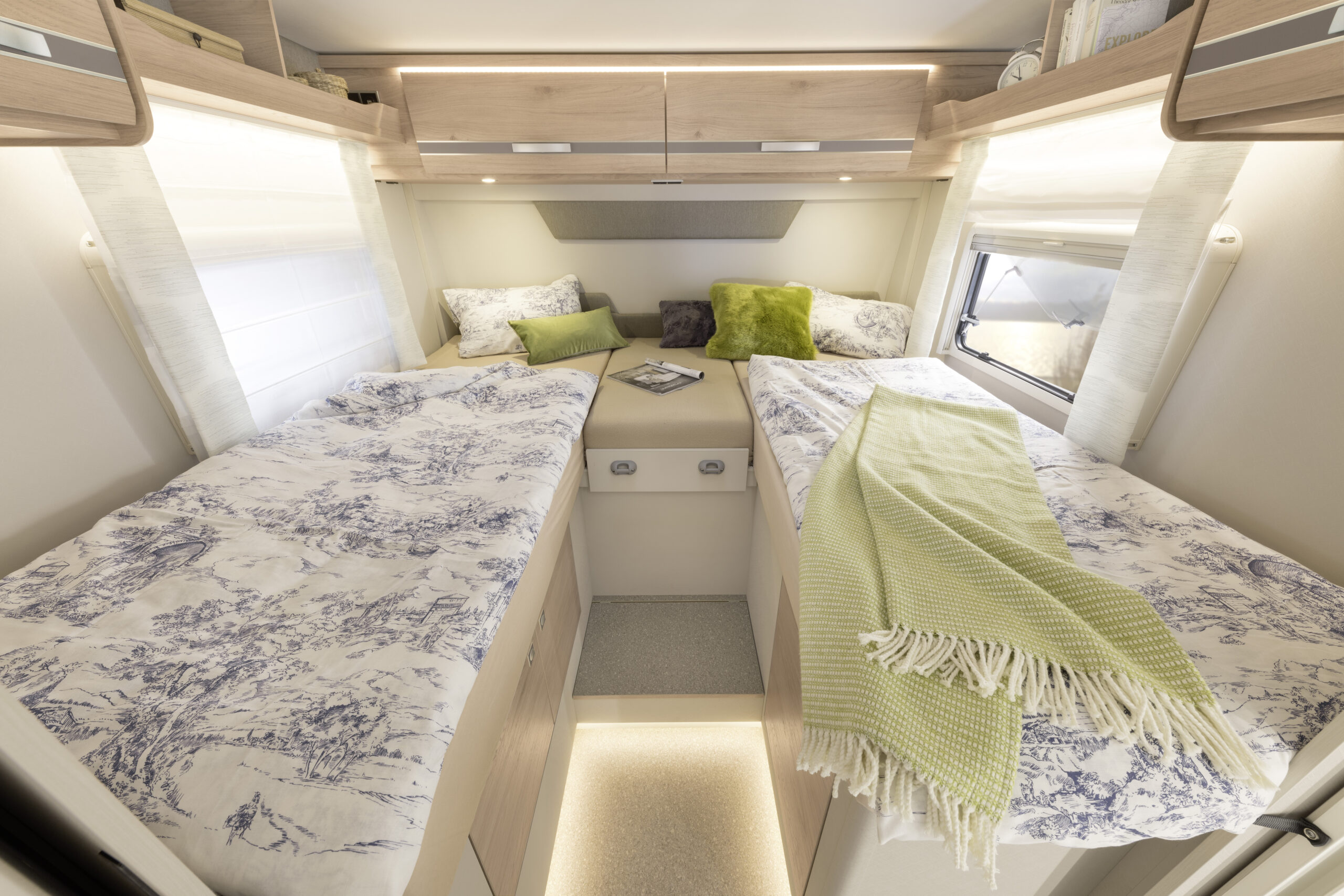 mc rent comfort plus camper nieuw zeeland interieur bedden