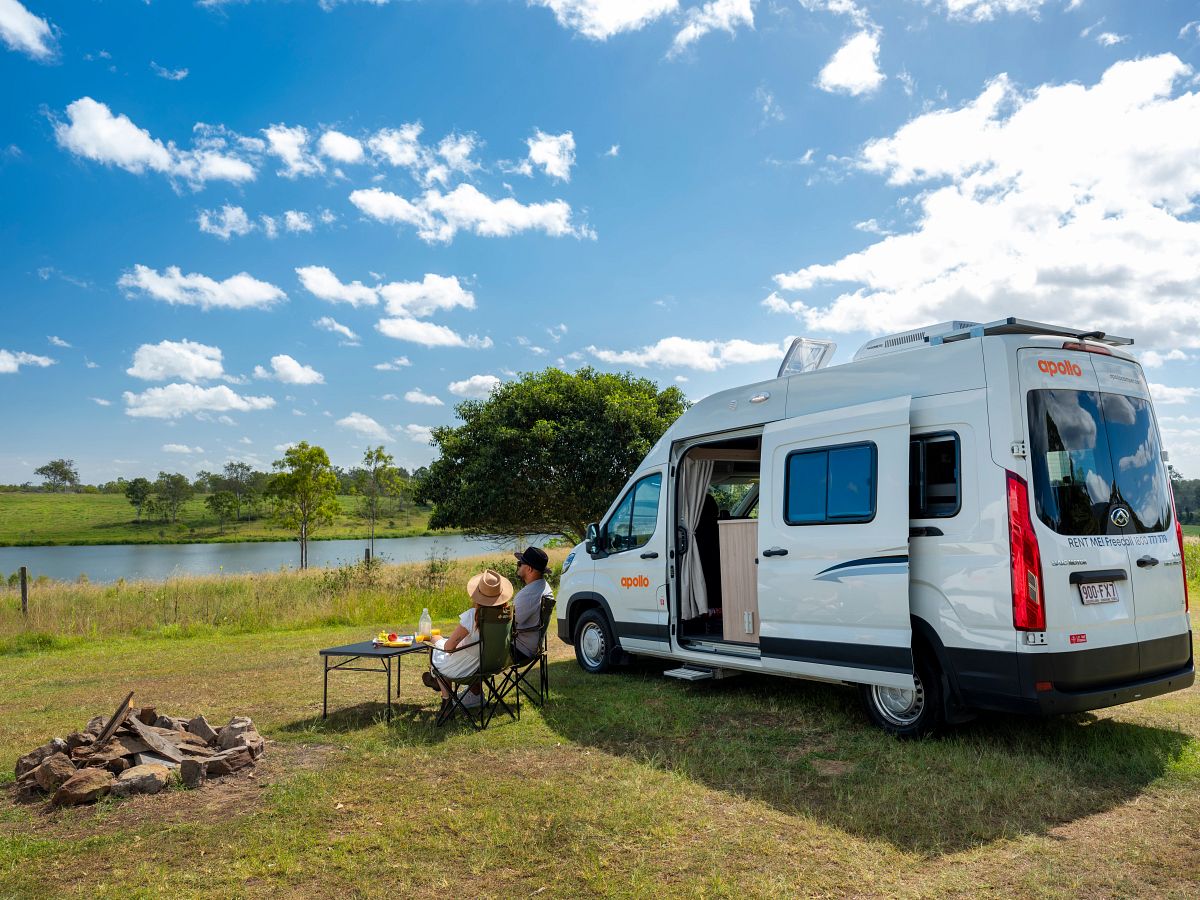Apollo Euro Mini zijdeur open | Campers Down Under