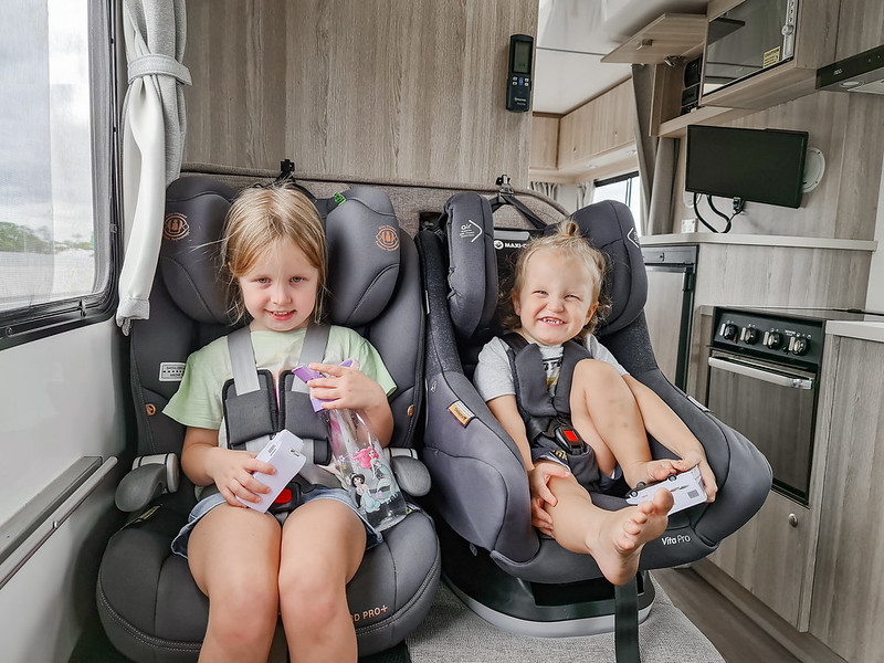 Kinderstoelen in Apollo camper