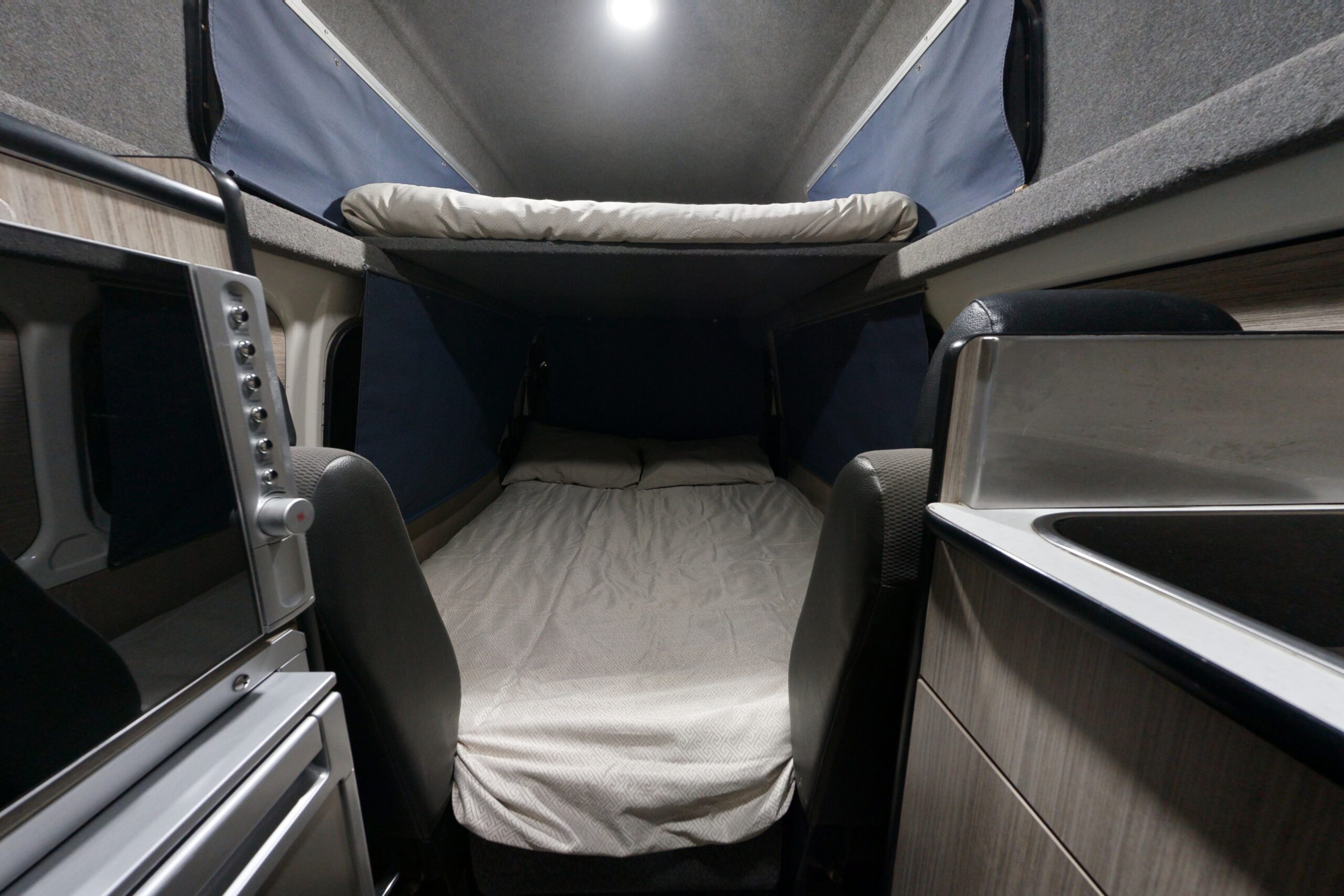 Go Cheap 4 Berth bedden opgemaakt | Campers Down Under