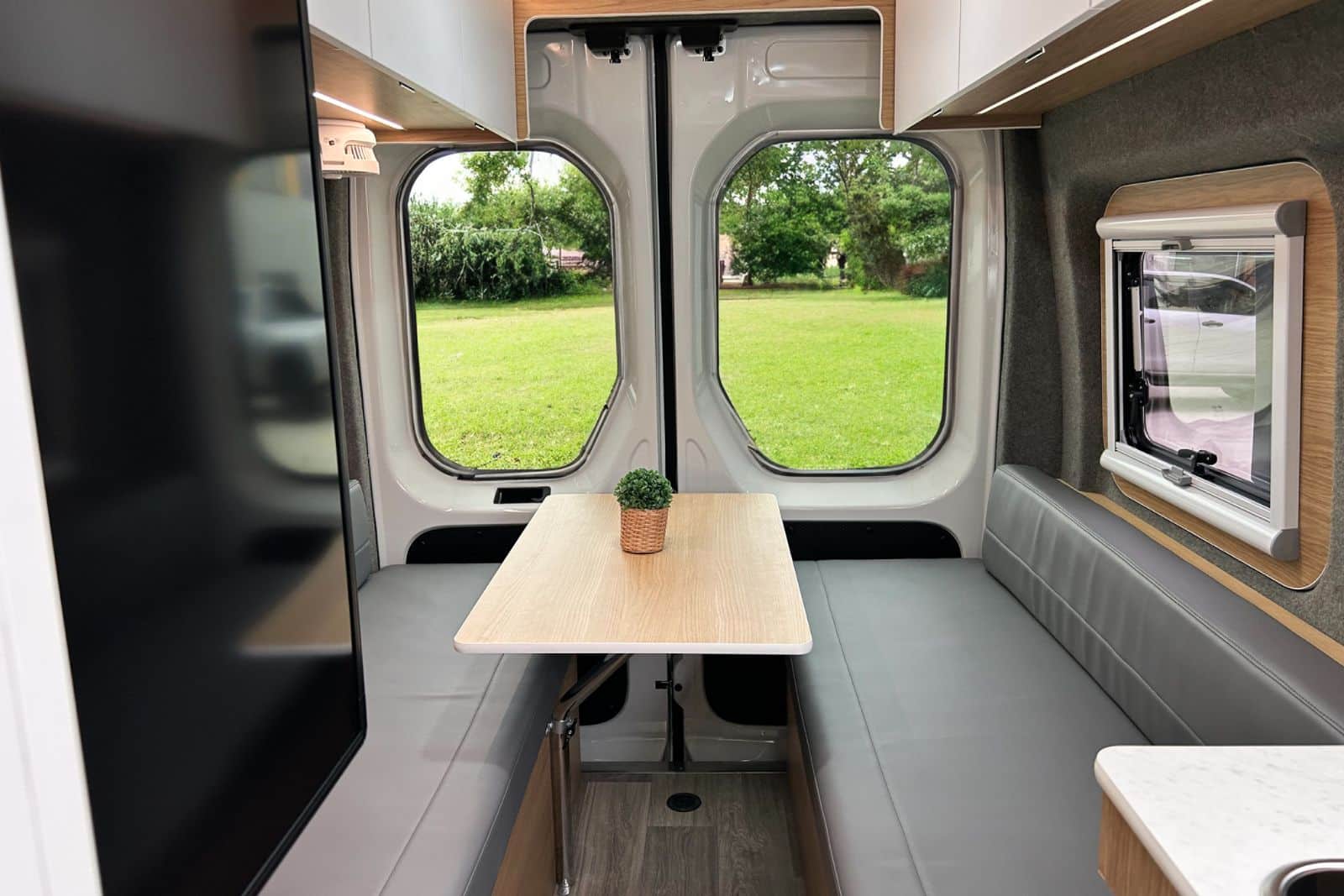 cruisin 2berth rover | campers down under