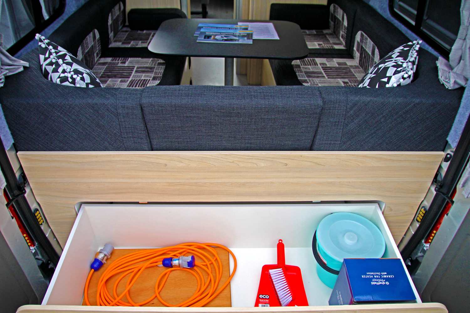 Wendekreisen Budget 2 Premium bergruimte | Campers Down Under