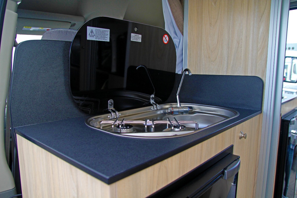 Wendekreisen Budget 2 Premium keuken | Campers Down Under