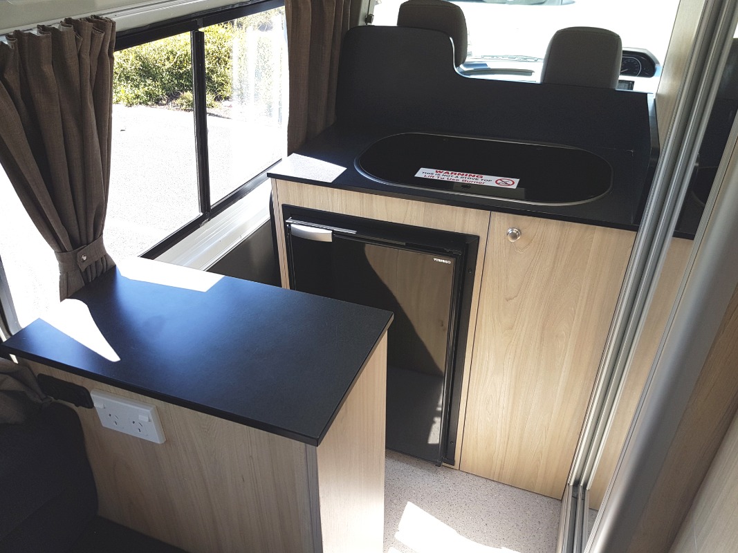 Wendekreisen Budget 2 Premium keuken | Campers Down Under