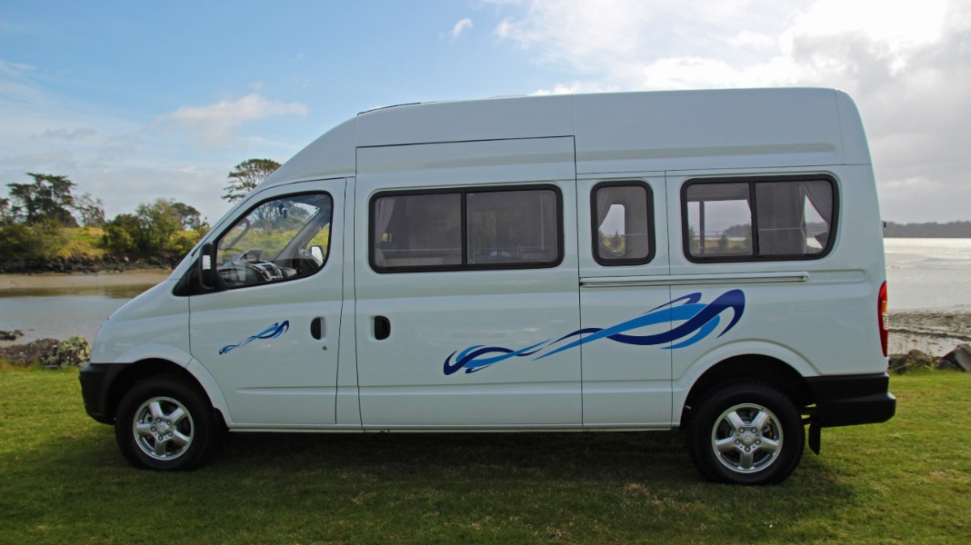 Wendekreisen Budget 2 Premium zijkant | Campers Down Under