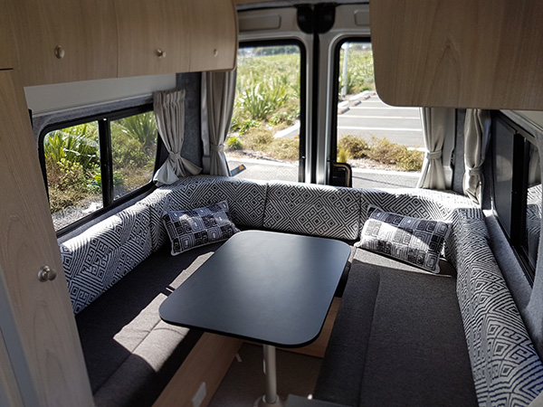 Wendekreisen Budget 2 Premium zithoek | Campers Down Undcer