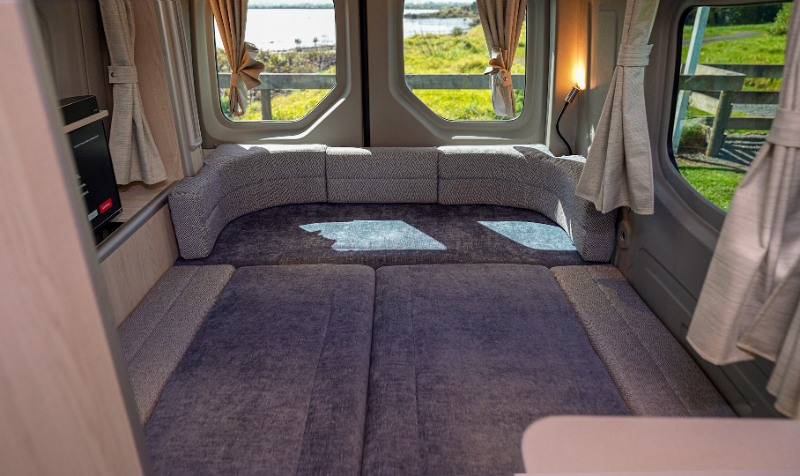 Wendekreisen Koru Star 4 Freedom bed beneden | Campers Down Under