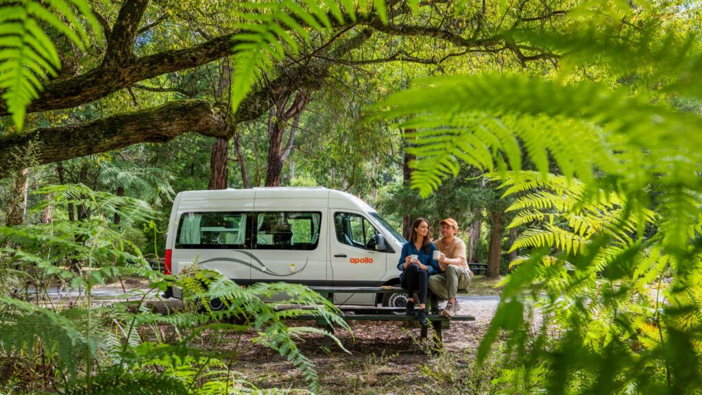 Een roadtrip Down Under - wat kies jij? Een auto of camper? We nemen je mee in de voor- en nadelen.
