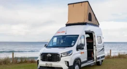 Britz Voyager Nieuw-Zeeland - daktent open | Campers Down Under