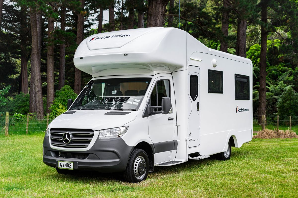 Pacific Horizon Gem 4 zijkant | Campers Down Under