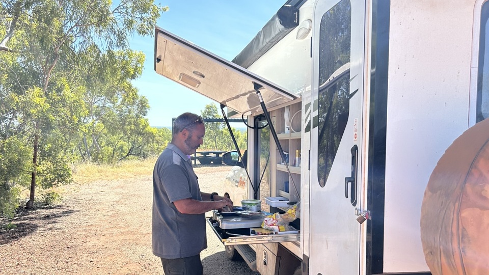 Koken in een 4WD camper