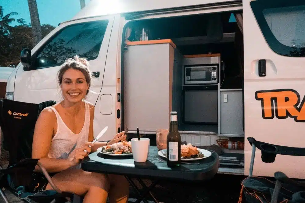 Travellers Autobarn Kuga buiten eten | Campers Down Under
