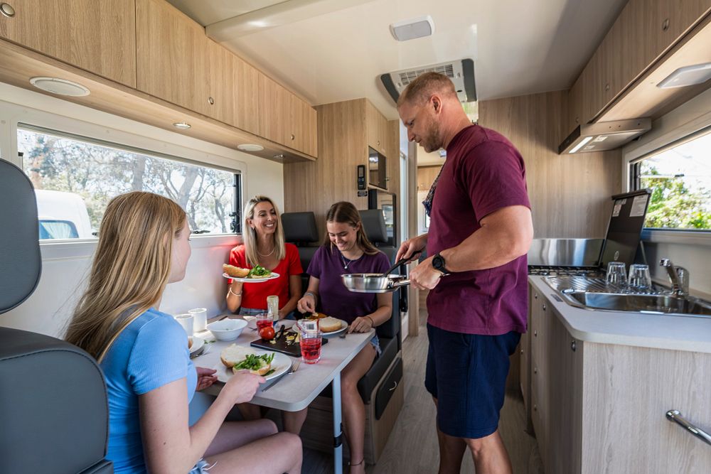 Maui Beach camper koken | Campers Down Under
