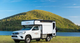 Mighty 4WD | voor- en zijkant | Campers Down Under