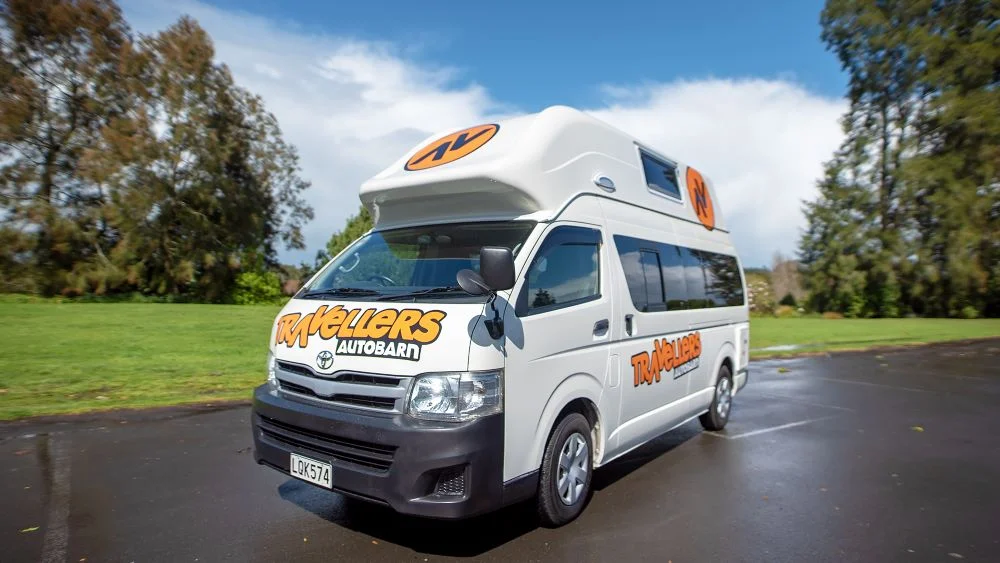 Travellelers Autobarn-Hi5-Camper-hero