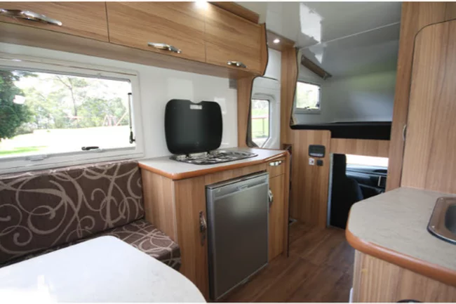 Leisure Rent 4 Berth motorhome keuken | Campers Down Under