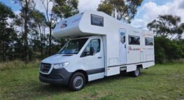 Leisure rent 6 Deluxe Motorhome | Campers Down Under