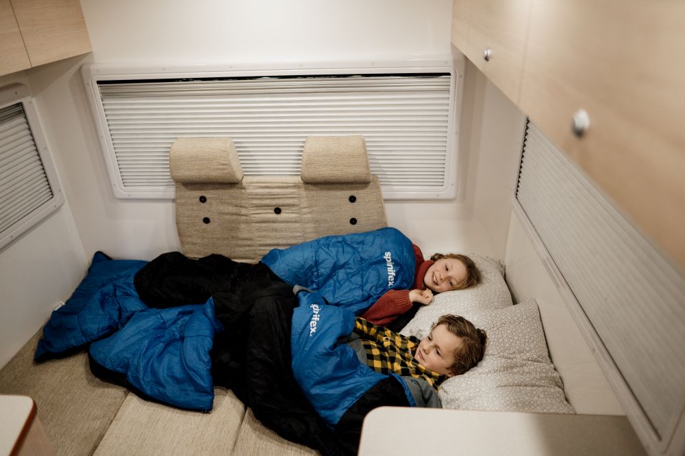 LeisureRent - Bed 4 berth motorhome | Campers Down Under