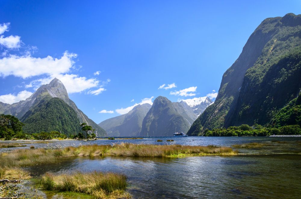 Milford Sound Fiordland Depositphotos_60 996093_L Milford Sound Fiordlan